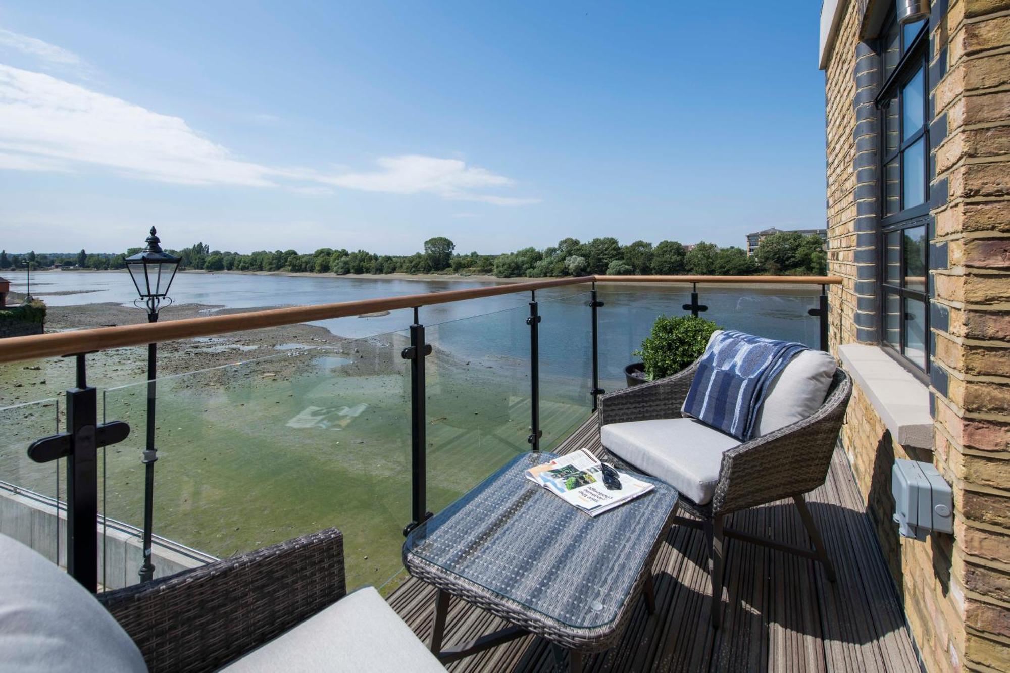 Palace Wharf Apartments Londen Buitenkant foto