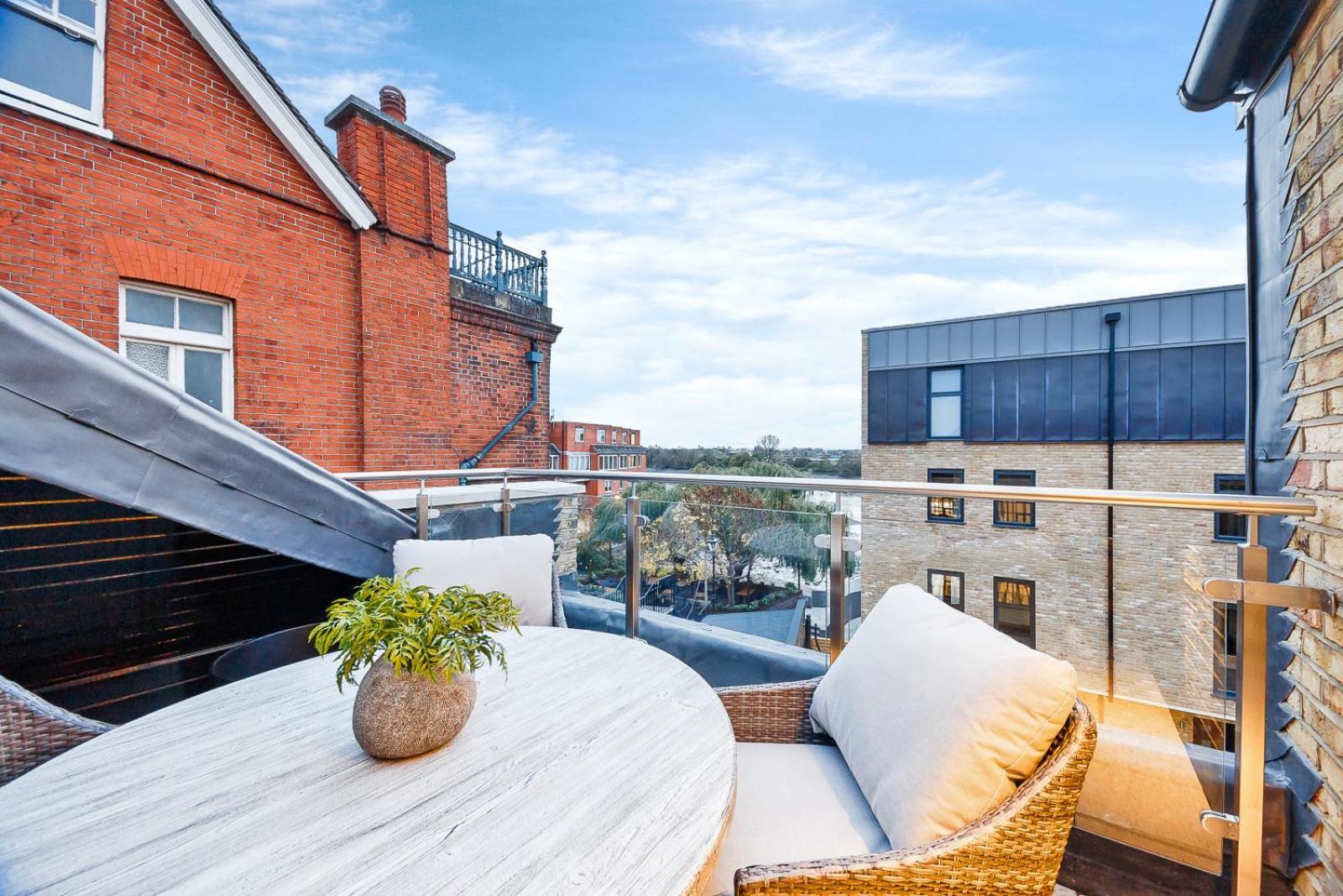 Palace Wharf Apartments Londen Buitenkant foto